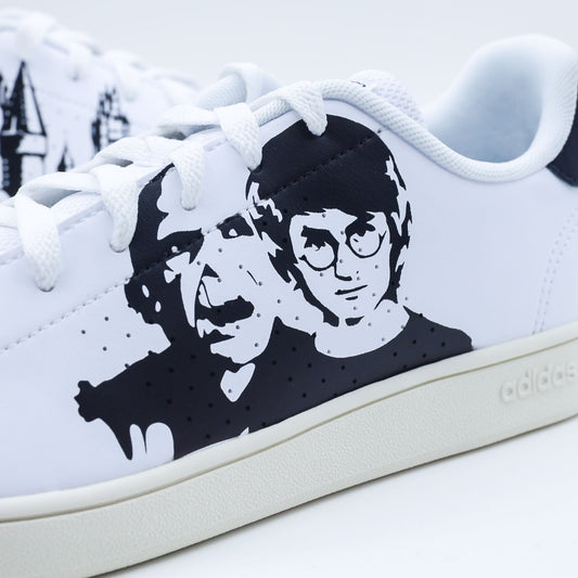 Chaussures Adidas customisées Harry Potter avec illustration de Poudlard, Harry Potter et Voldemort