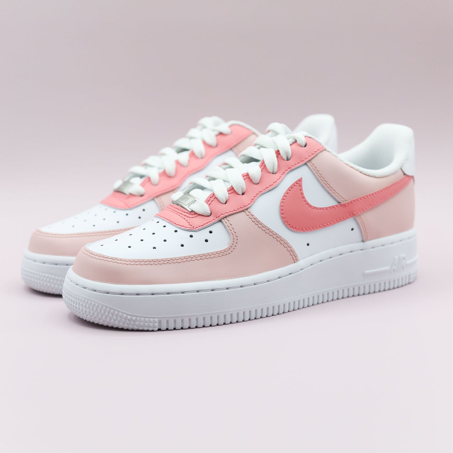 Nike Air Force 1 custom rose pastel fille – baskets personnalisées peintes à la main – sneakers girly exclusives