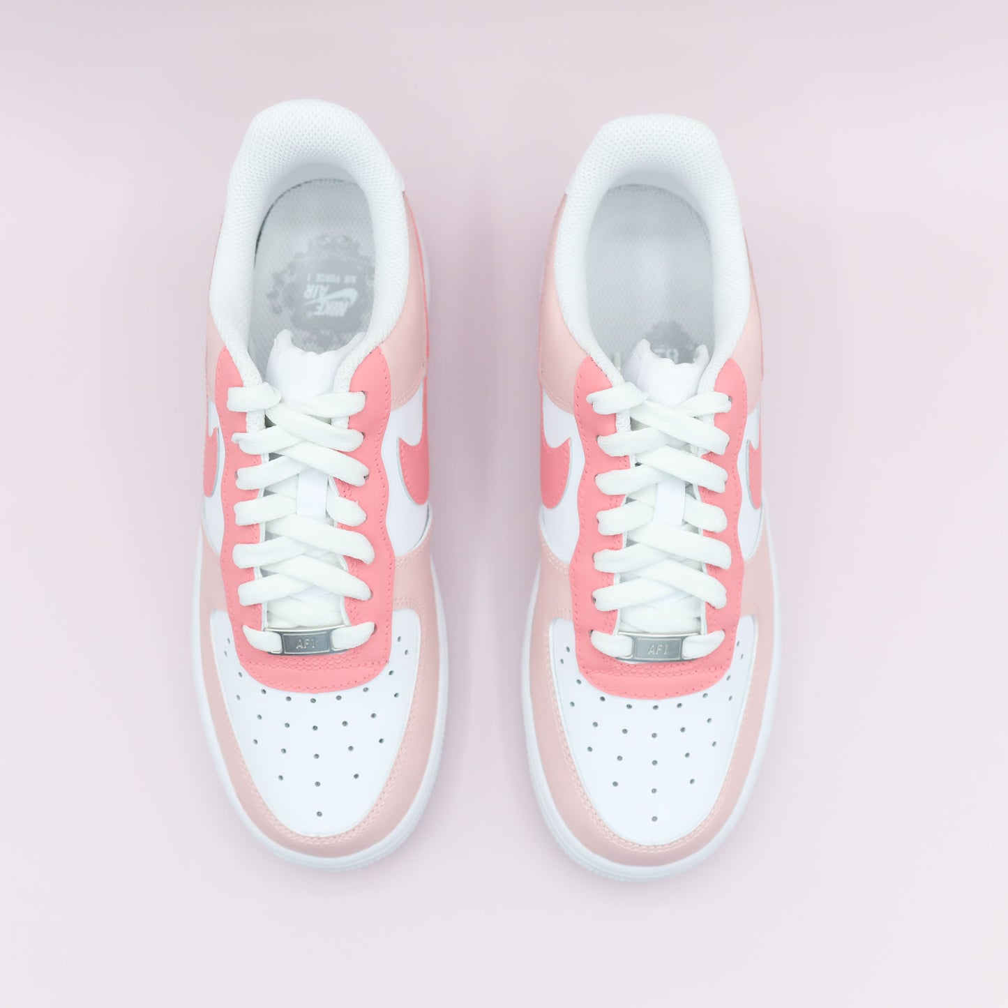 Nike Air Force 1 custom rose pastel fille – baskets personnalisées peintes à la main – sneakers girly exclusives