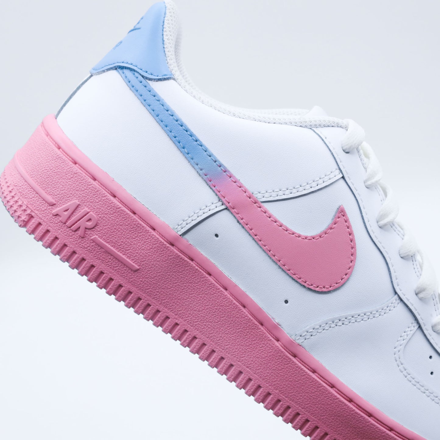 air force 1 custom candy sky, sneakers nike custom turquoise et rose pastel, baskets personnalisées pour fille, sneakers custom femme, baskets nike personnalisables unisexe