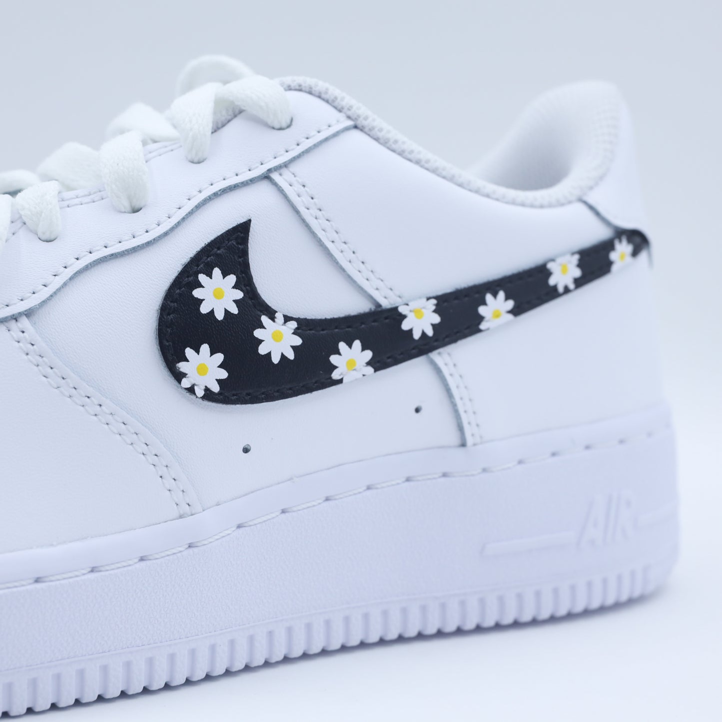 nike air force 1 daisy sneakers custom fleurs marguerite pour femme baskets personnalisées pastel