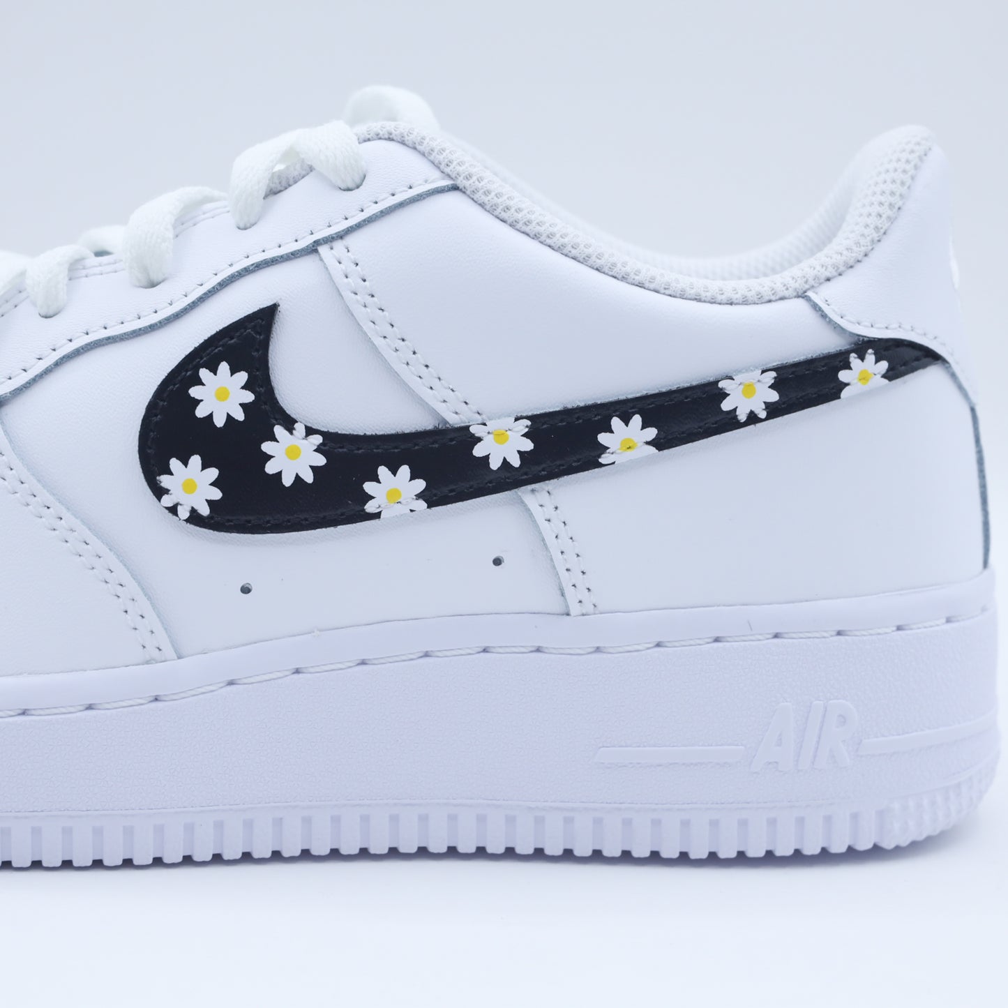 nike air force 1 daisy sneakers custom fleurs marguerite pour femme baskets personnalisées pastel
