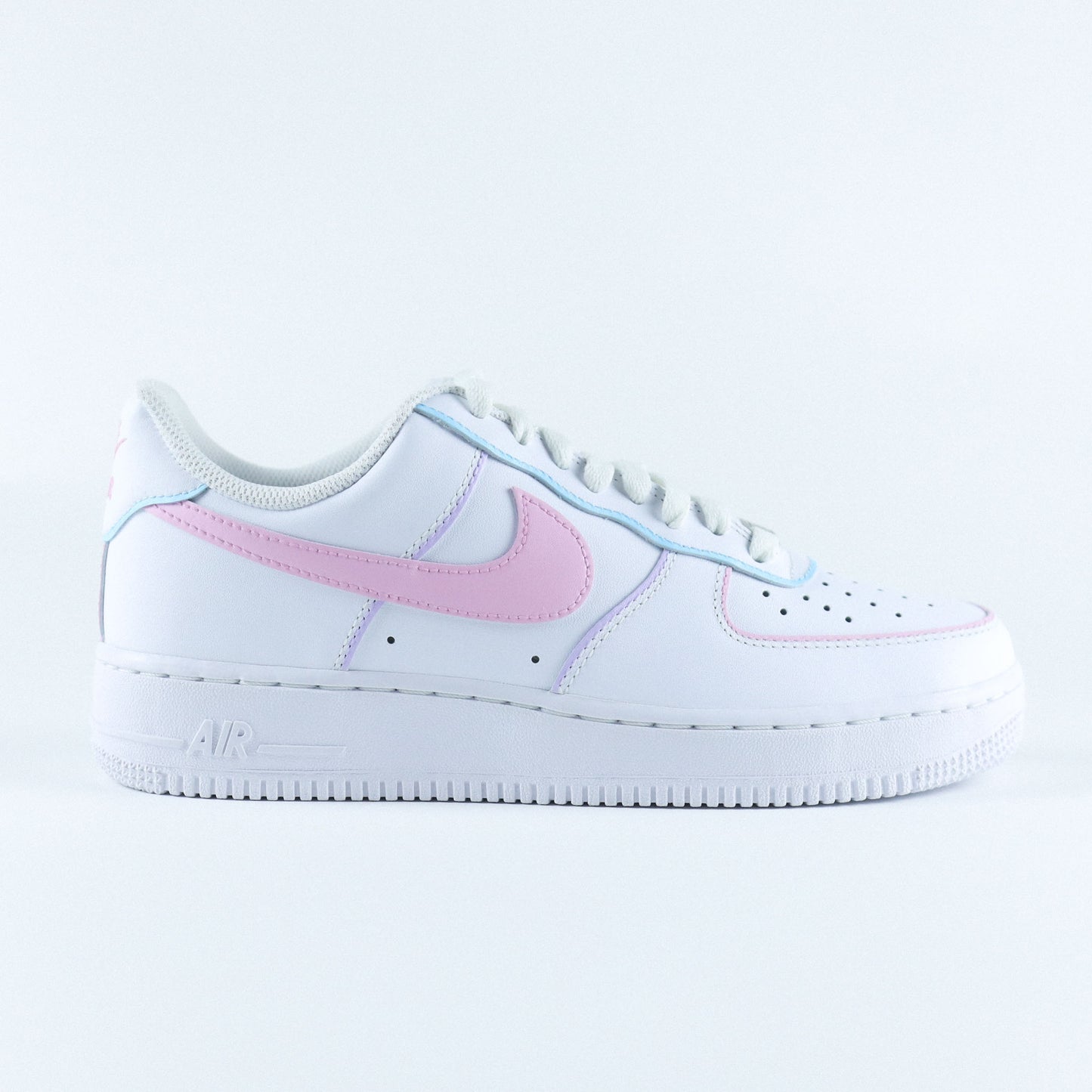 Nike Air Force 1 custom pastel rose, bleu ciel et violet lavande – basket personnalisée multicolore