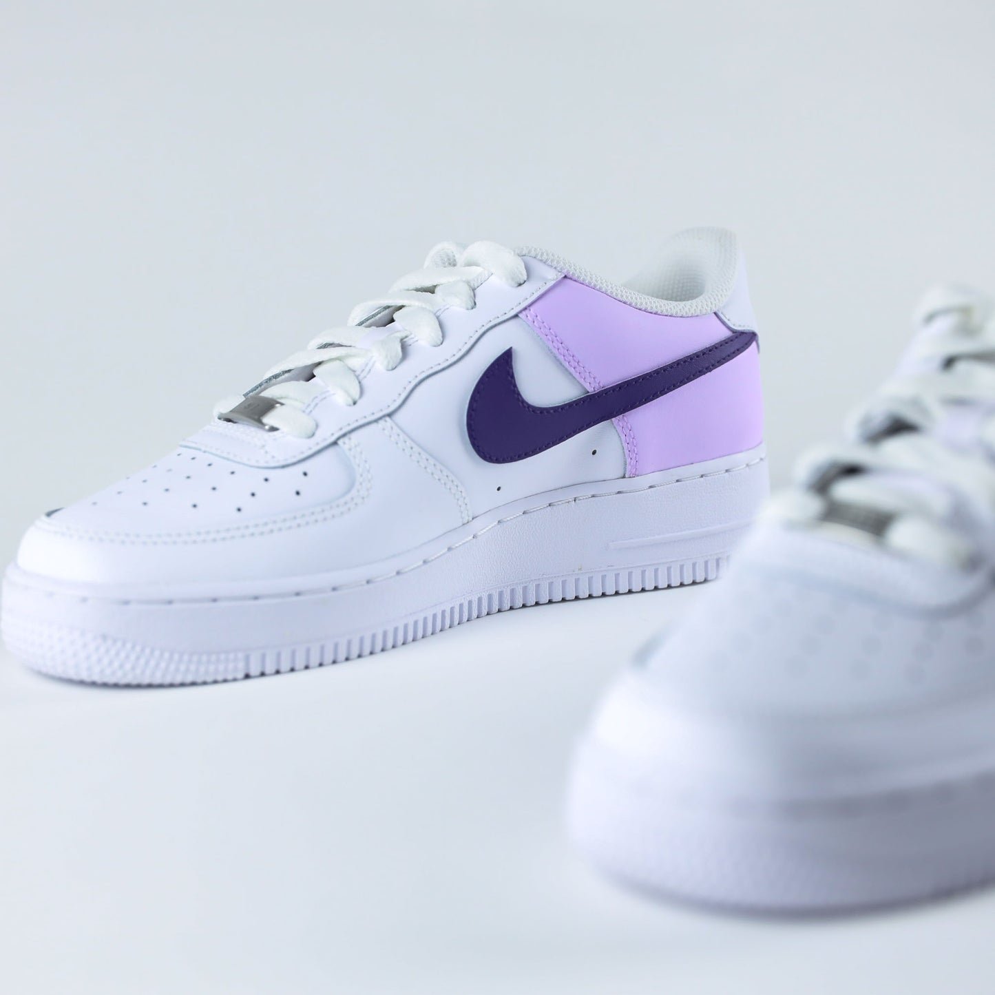 "nike air force 1 custom lavande violet - basket personnalisée fait main pour homme et femme"
