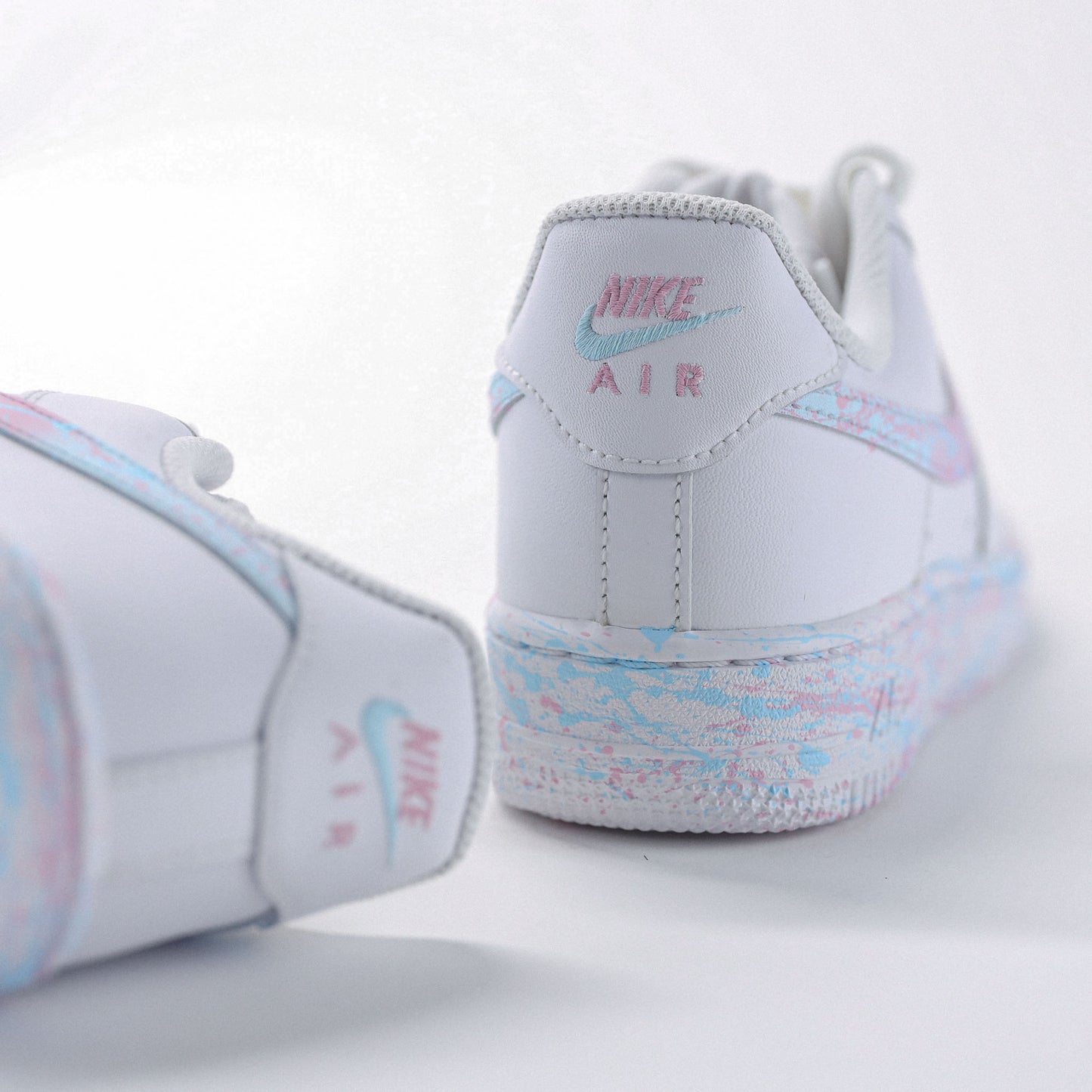 Nike Air Force 1 custom splash pastel baby pink et baby blue – effet peinture artistique