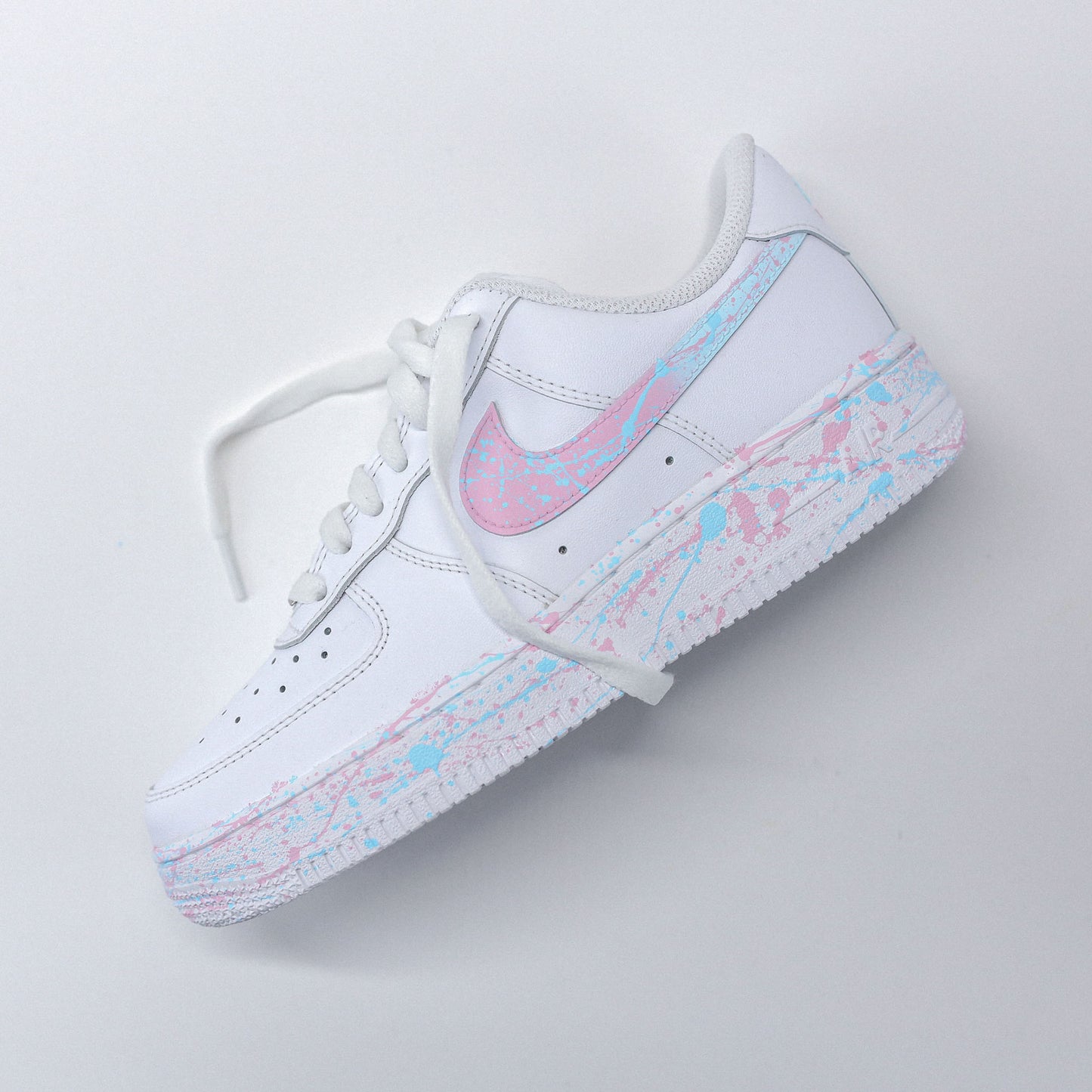 Nike Air Force 1 custom splash pastel baby pink et baby blue – effet peinture artistique