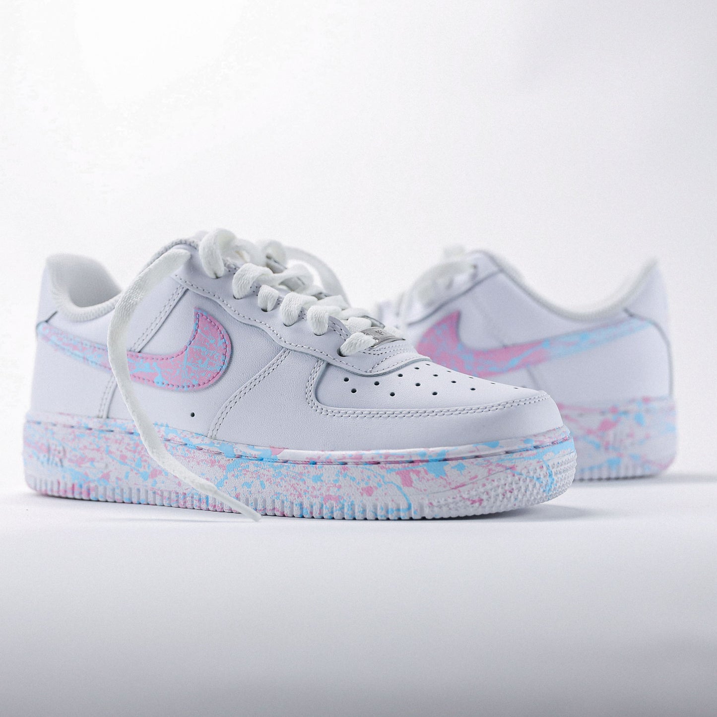 Nike Air Force 1 custom splash pastel baby pink et baby blue – effet peinture artistique