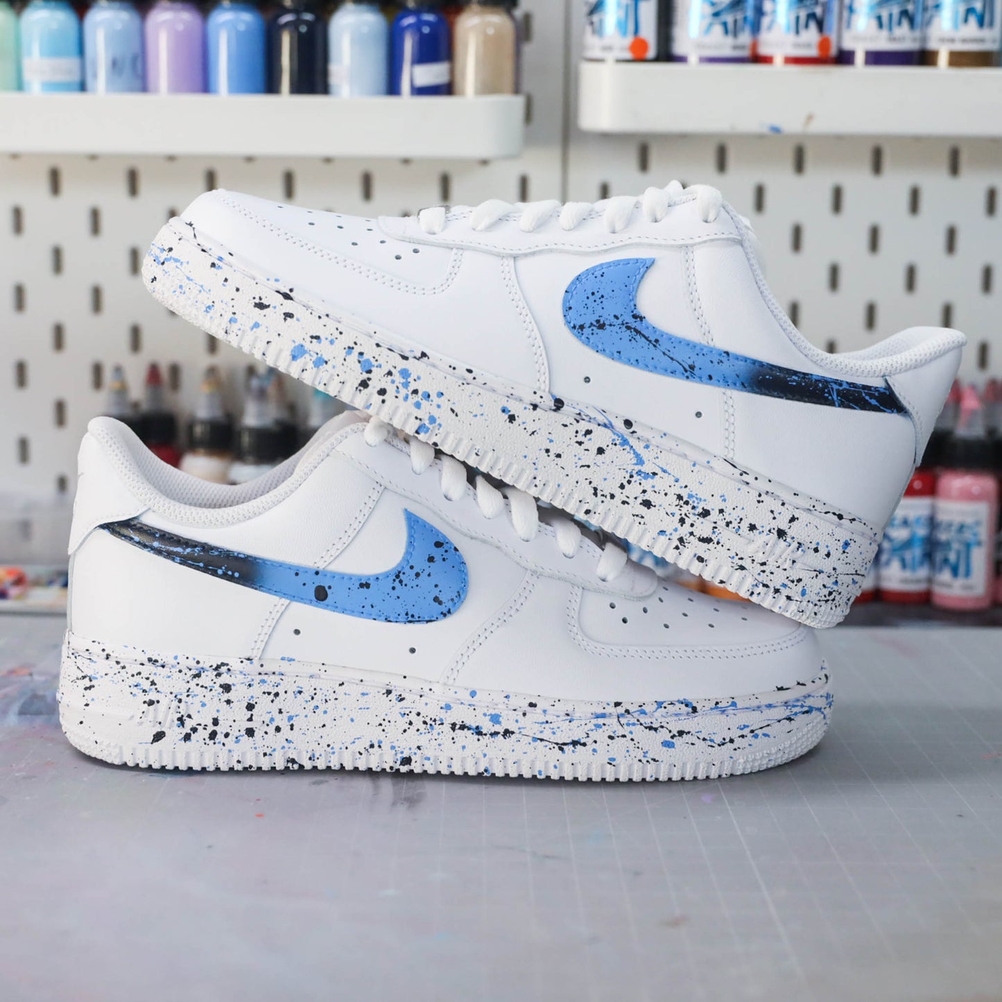 nike air force 1 custom tâches de peinture unc blue sneakers custom nike turquoise pour homme baskets personnalisables