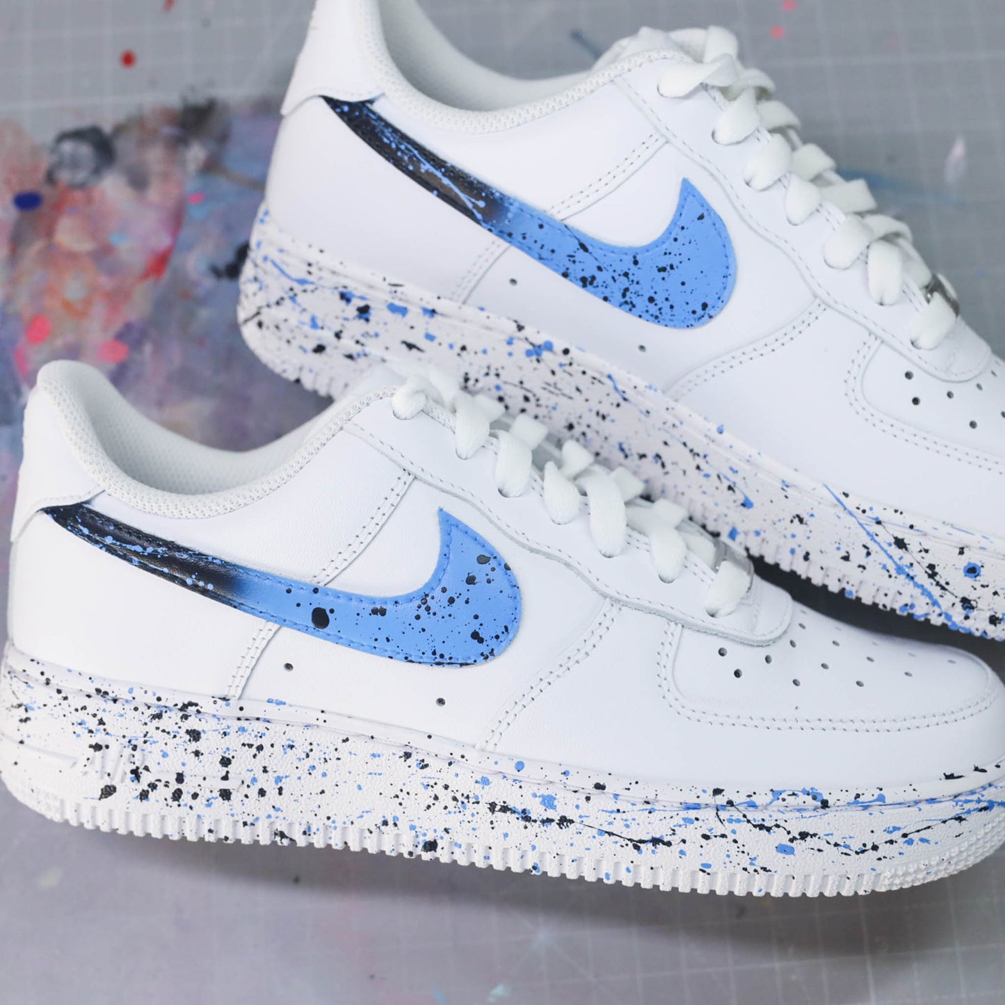 nike air force 1 custom tâches de peinture unc blue sneakers custom nike turquoise pour homme baskets personnalisables