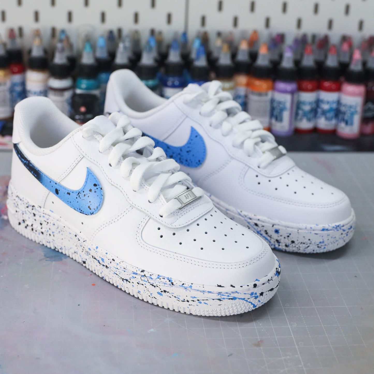 nike air force 1 custom tâches de peinture unc blue sneakers custom nike turquoise pour homme baskets personnalisables