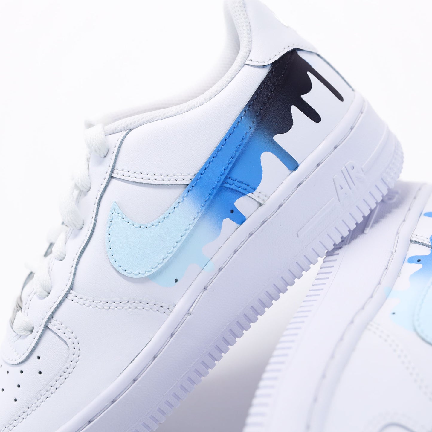 nike air force 1 custom drip bleu – effet peinture sur swoosh personnalisé