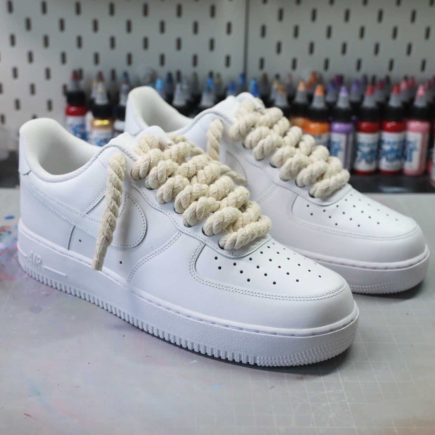 sneakers custom nike rope laces air force one avec gros lacets en corde beige af1 customisé pour homme