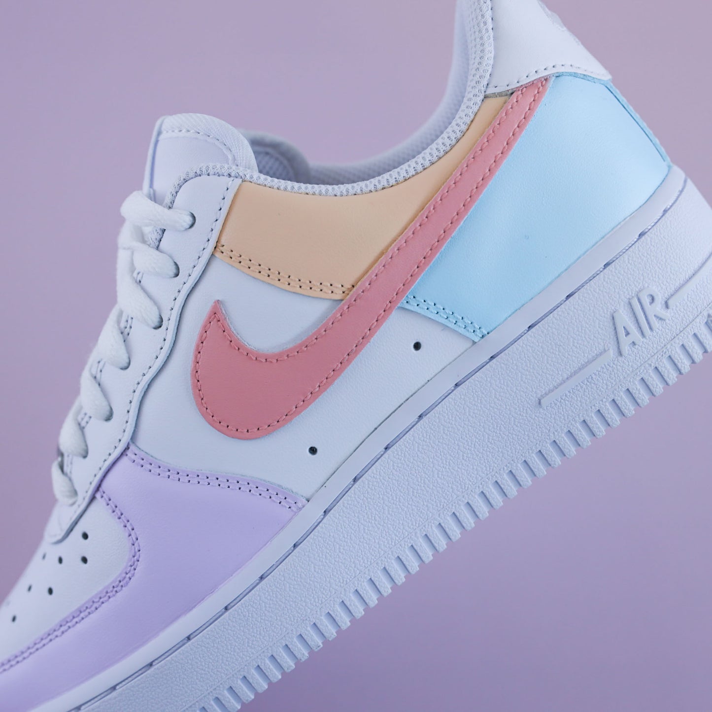 Air Force 1 custom "Candy Dream", sneakers personnalisées en tons pastel rose, lavande et turquoise, design unique peint à la main. sneakers custom pour femme, nike personnalisable pour fille