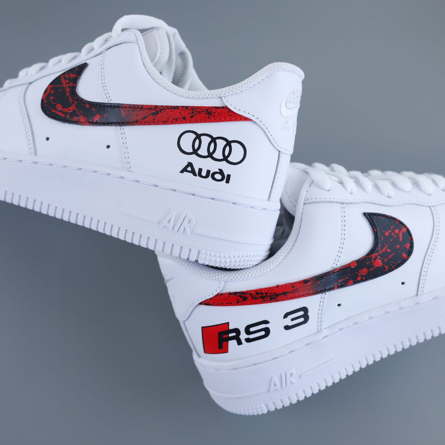 Nike Air Force 1 audi RS, sneaker custom, Air Force 1 blanche personnalisée, Nike AF1 Audi RS3, sneaker Audi Sport, chaussure custom streetwear, basket peinte à la main, sneaker racing, Air Force 1 édition limitée.