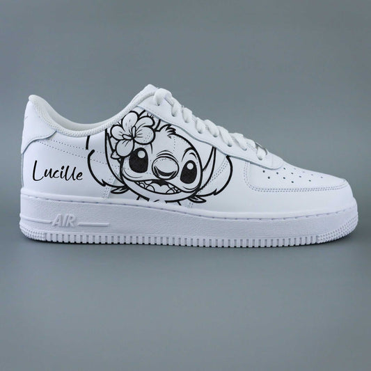 Air Force 1 custom Stitch – chaussure personnalisée Disney avec dessin noirr de Stitch et prénom personnalisé. -baskets personnalisées pour enfants - baskets nike custom fille