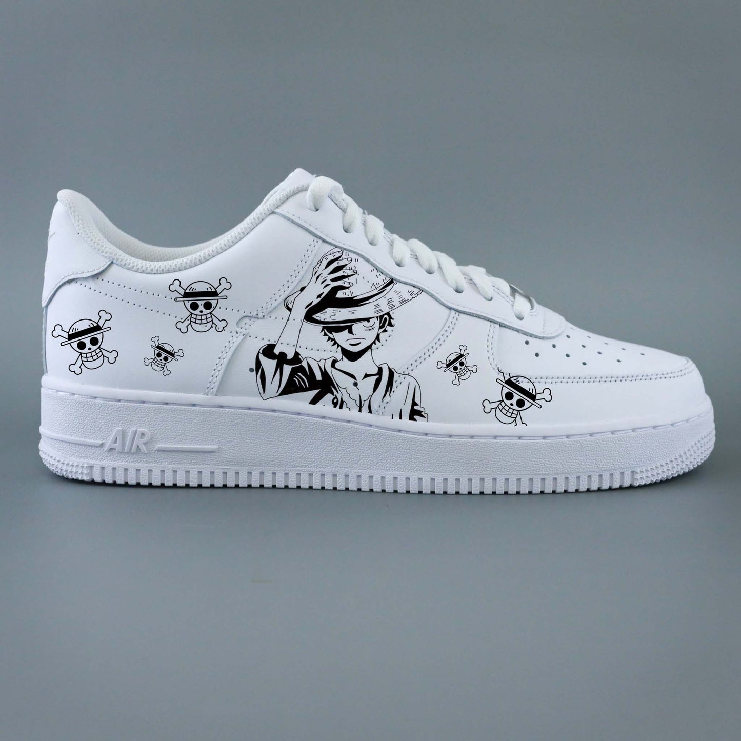 Air Force 1 custom avec Monkey D. Luffy de One Piece et logos Mugiwara