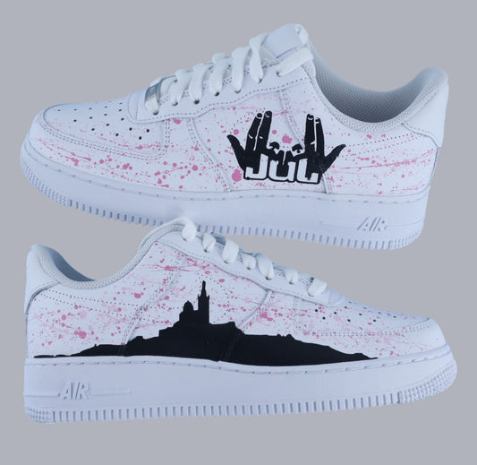 Nike Air Force 1 custom Jul avec ligne de Marseille et logo emblématique peint à la main