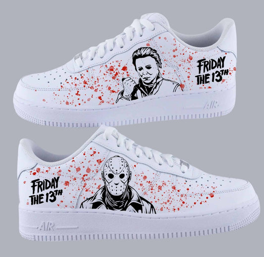 Baskets personnalisées style Air Force 1 avec Michael Myers et Jason Voorhees, éclaboussures rouges sang et logo Friday the 13th – design horreur