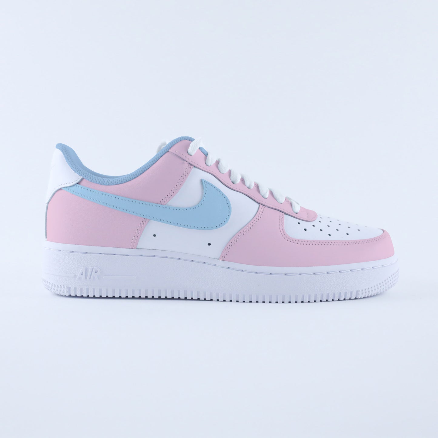 nike air force 1 rose pastel, sneakers custom turquoise pour femme, baskets personnalisées pour femme, nike af1 rose et bleu ciel, air force sur-mesure, nike by you