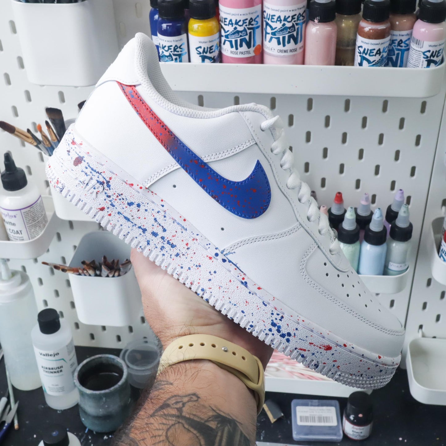 nike air force 1 custom splash rouge et bleu nike custom pour homme sneakers personnalisé af1 custom tâches de peintures nike custom psg