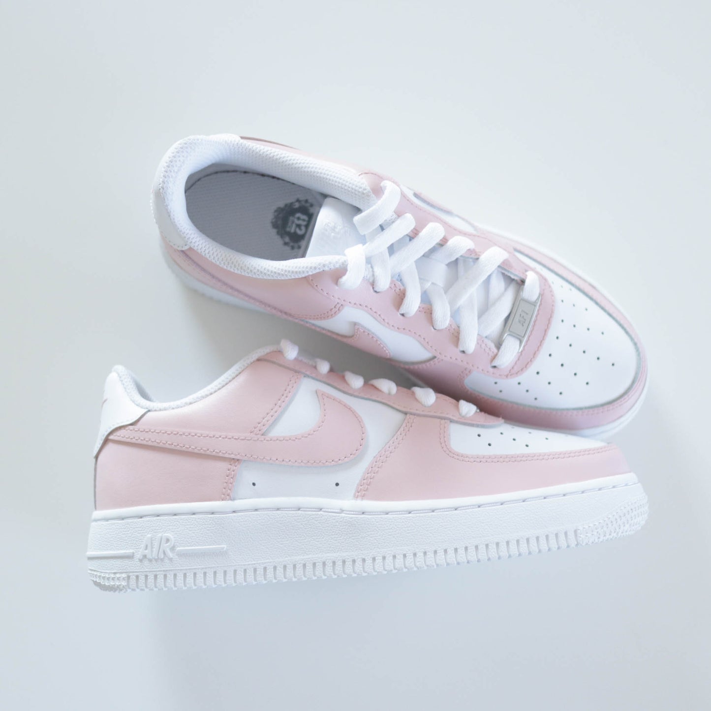 nike air force 1 custom rose pastel sneakers personnalisé pour femme baskets custom rose clair