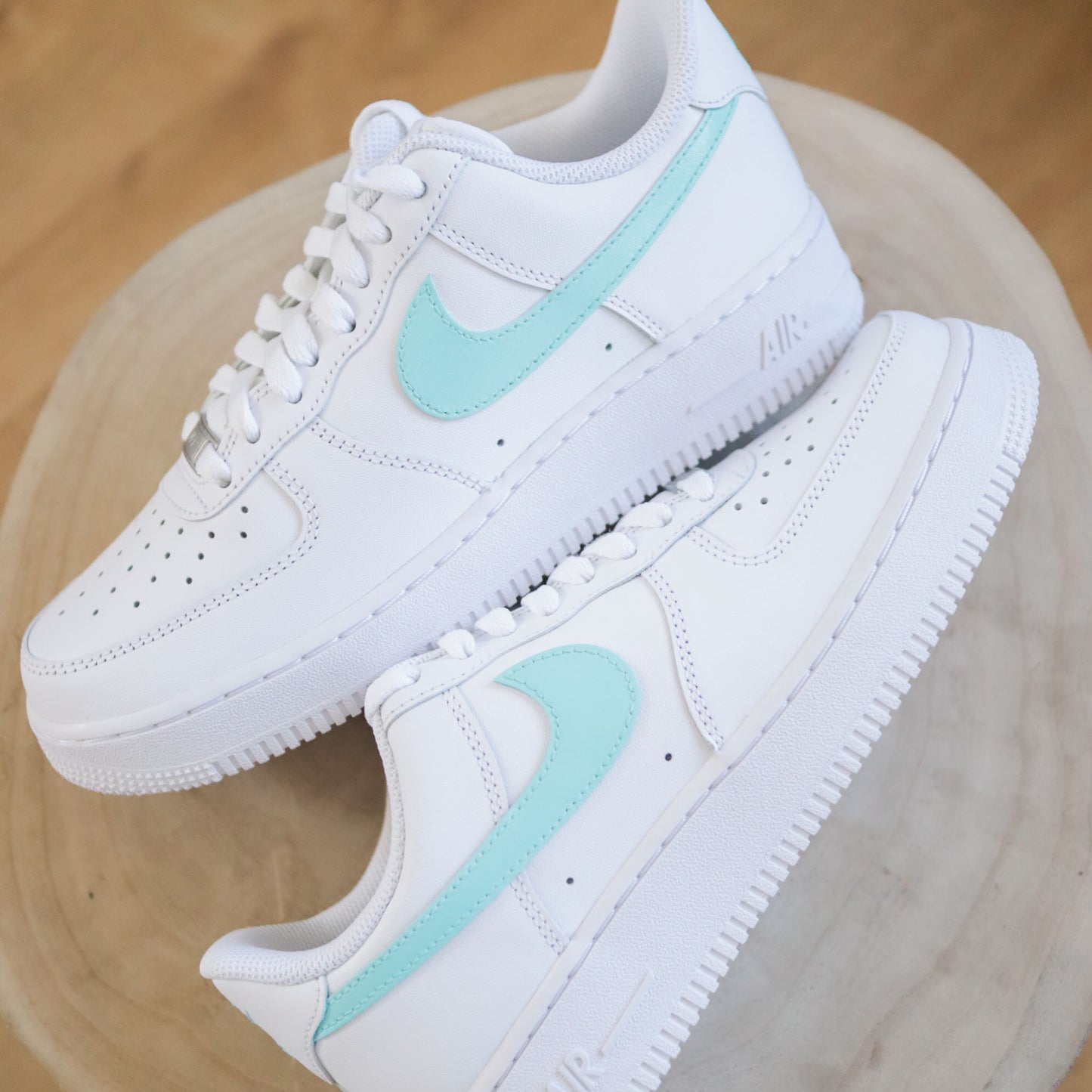 Nike Air Force 1 custom swoosh aqua – sneaker blanche personnalisée bleu turquoise