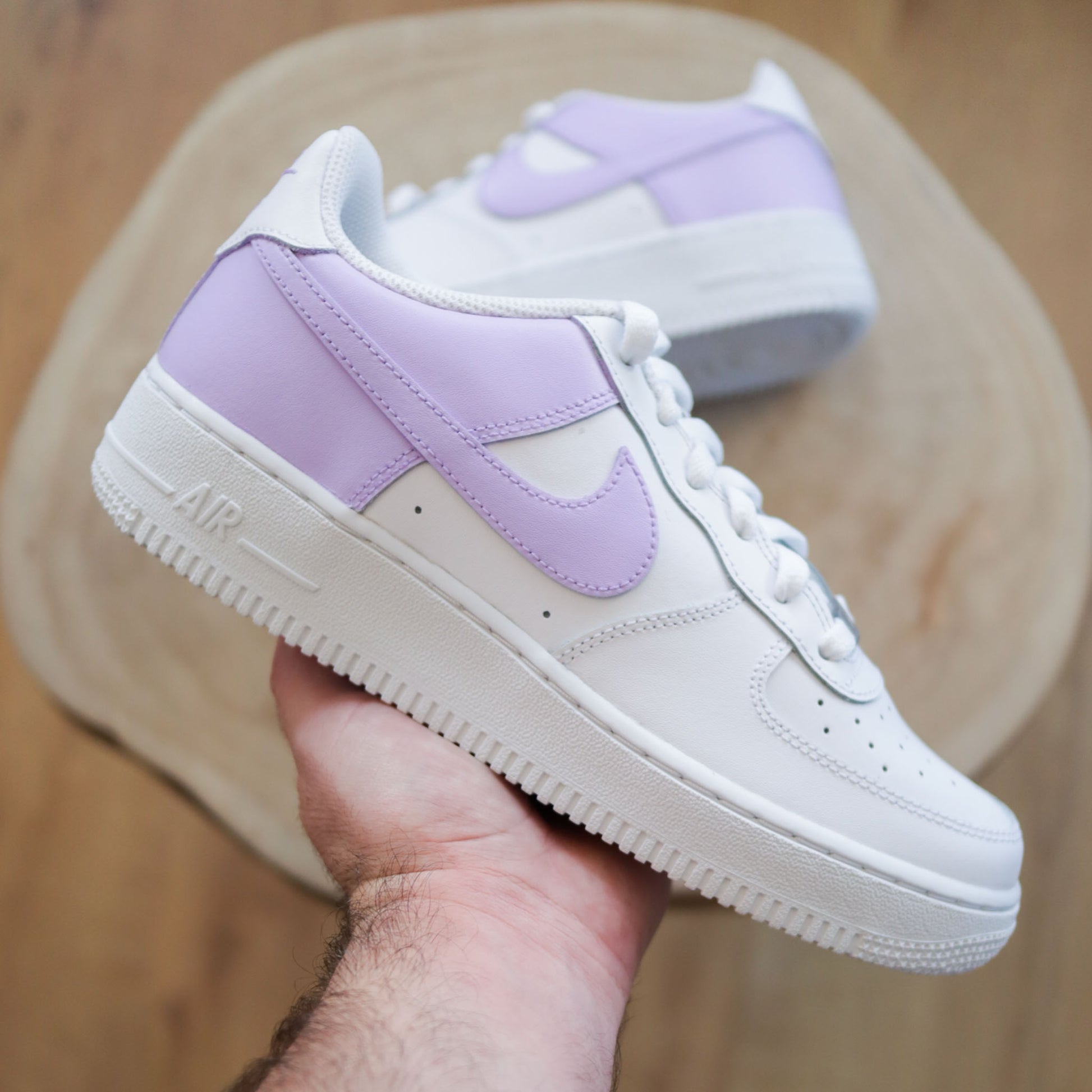 Nike Air Force 1 custom lavande – sneaker pastel violet peint à la main