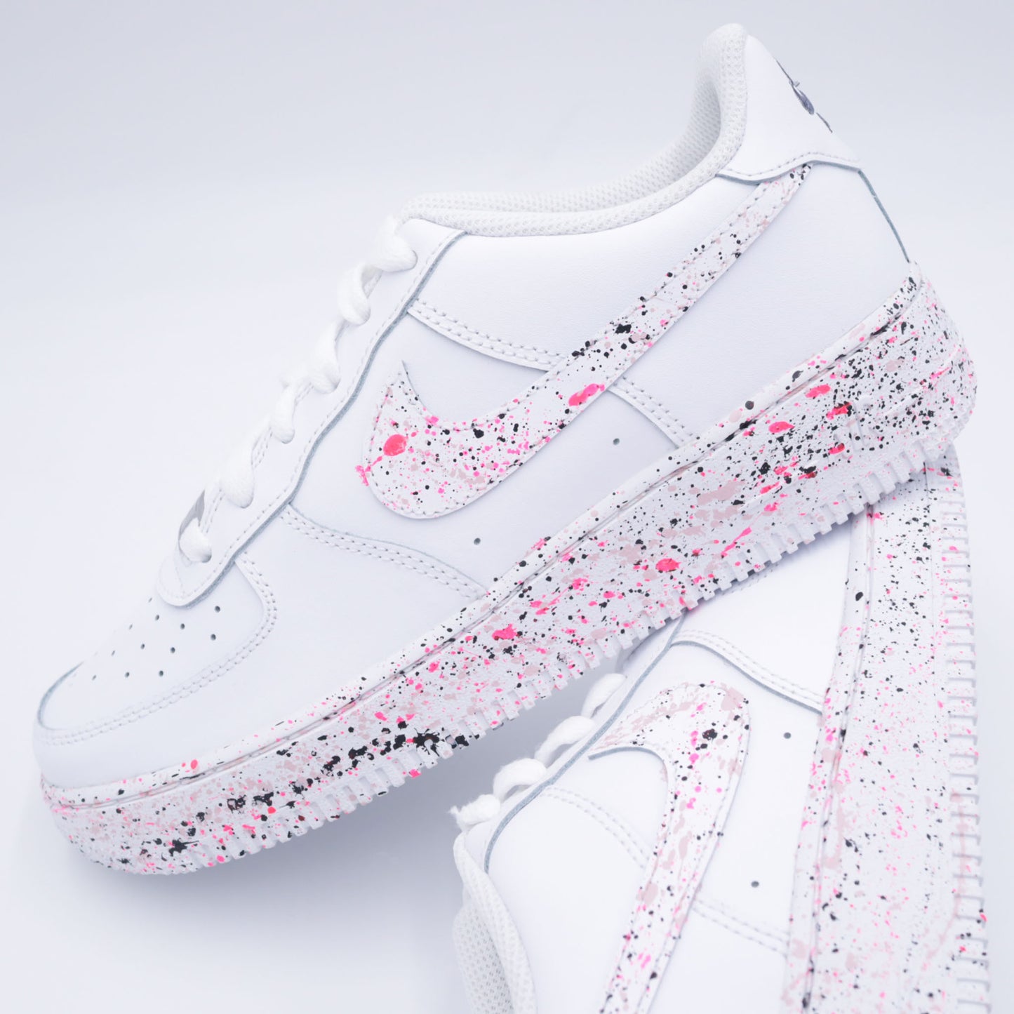 Nike Air Force 1 custom paint splash rose et noir peinte à la main