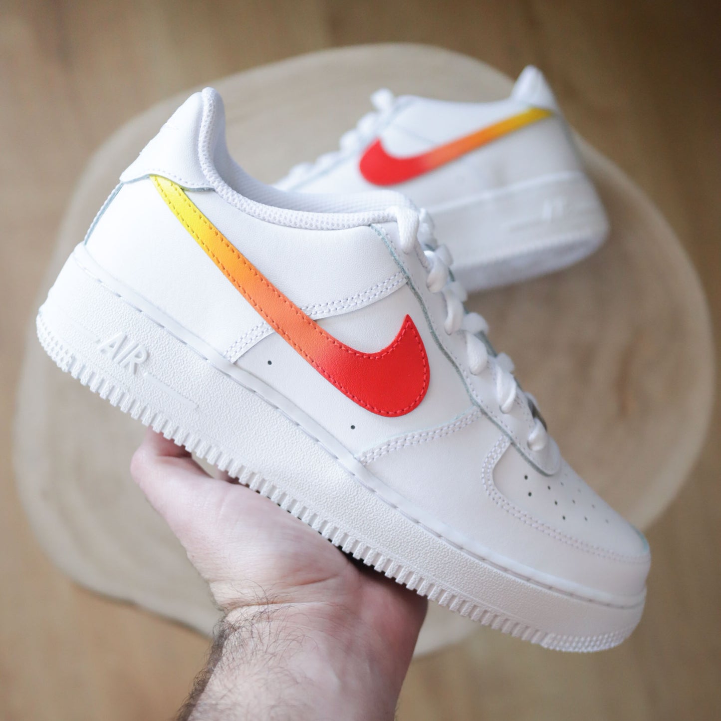 Nike Air Force 1 custom dégradé sunset rouge orange jaune – Swoosh peint à la main