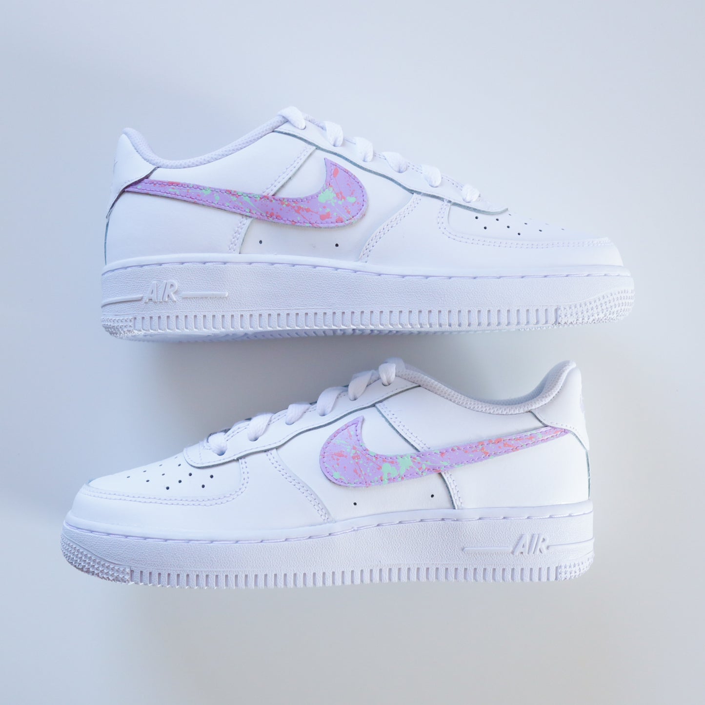 nike air force one splash pastel af1 lila avec tâches de peintures rose et menthe baskets custom pour femme