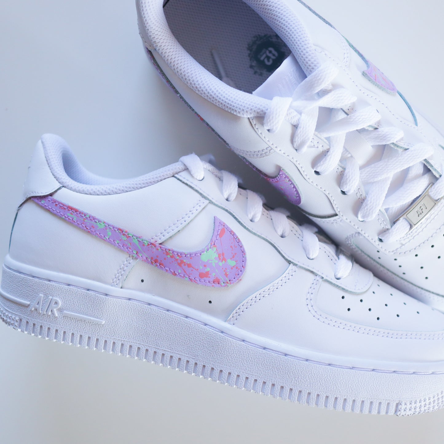 nike air force one splash pastel af1 lila avec tâches de peintures rose et menthe baskets custom pour femme