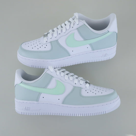 nike air force 1 custom vert pastel sneakers personnalisées pour femme nike vert sauge et vert de gris af1