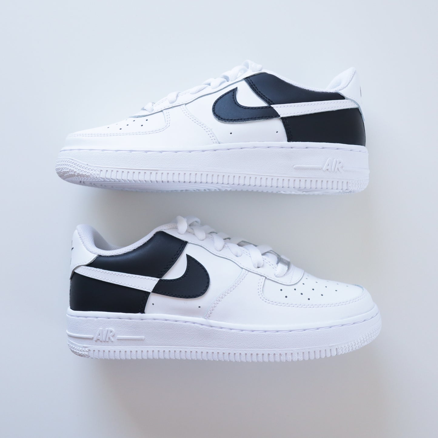 nike air force one custom noir et blanc baskets custom pour femme et sneakers personnalisées pour enfants nike sur mesure