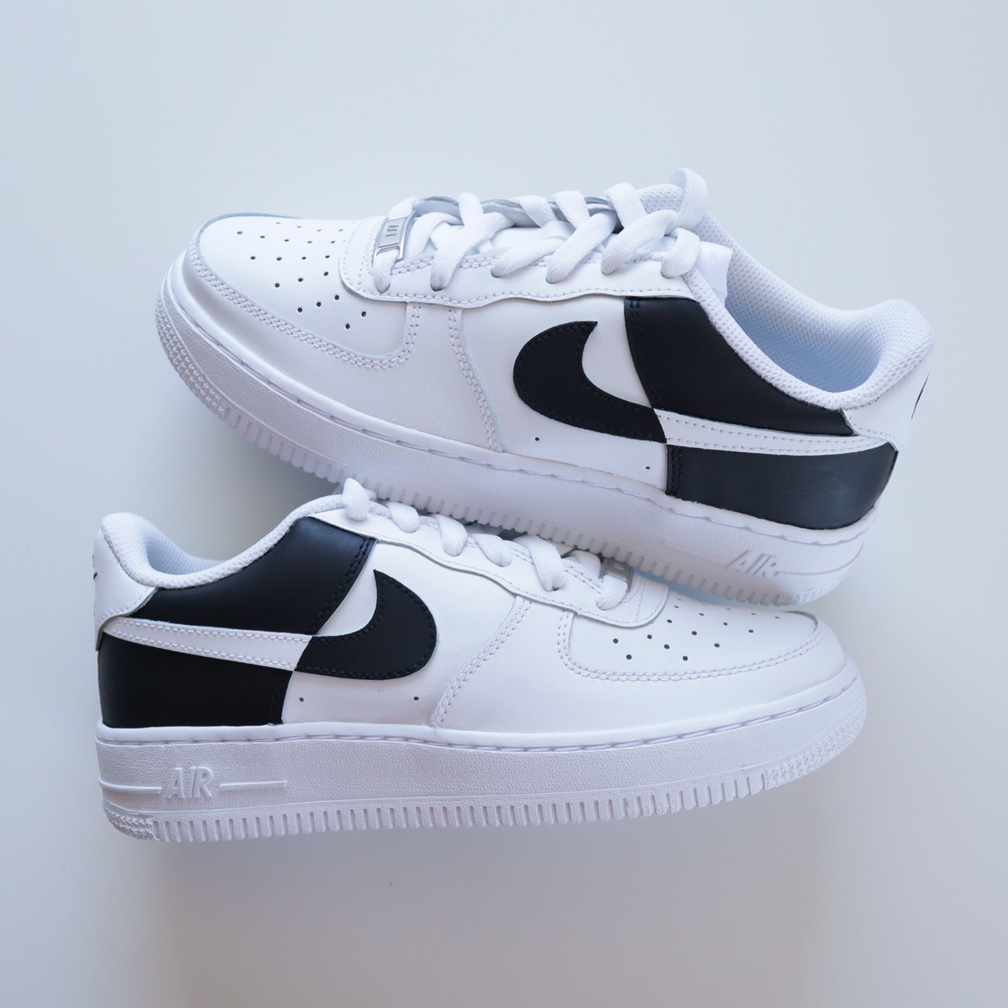 nike air force one custom noir et blanc baskets custom pour femme et sneakers personnalisées pour enfants nike sur mesure