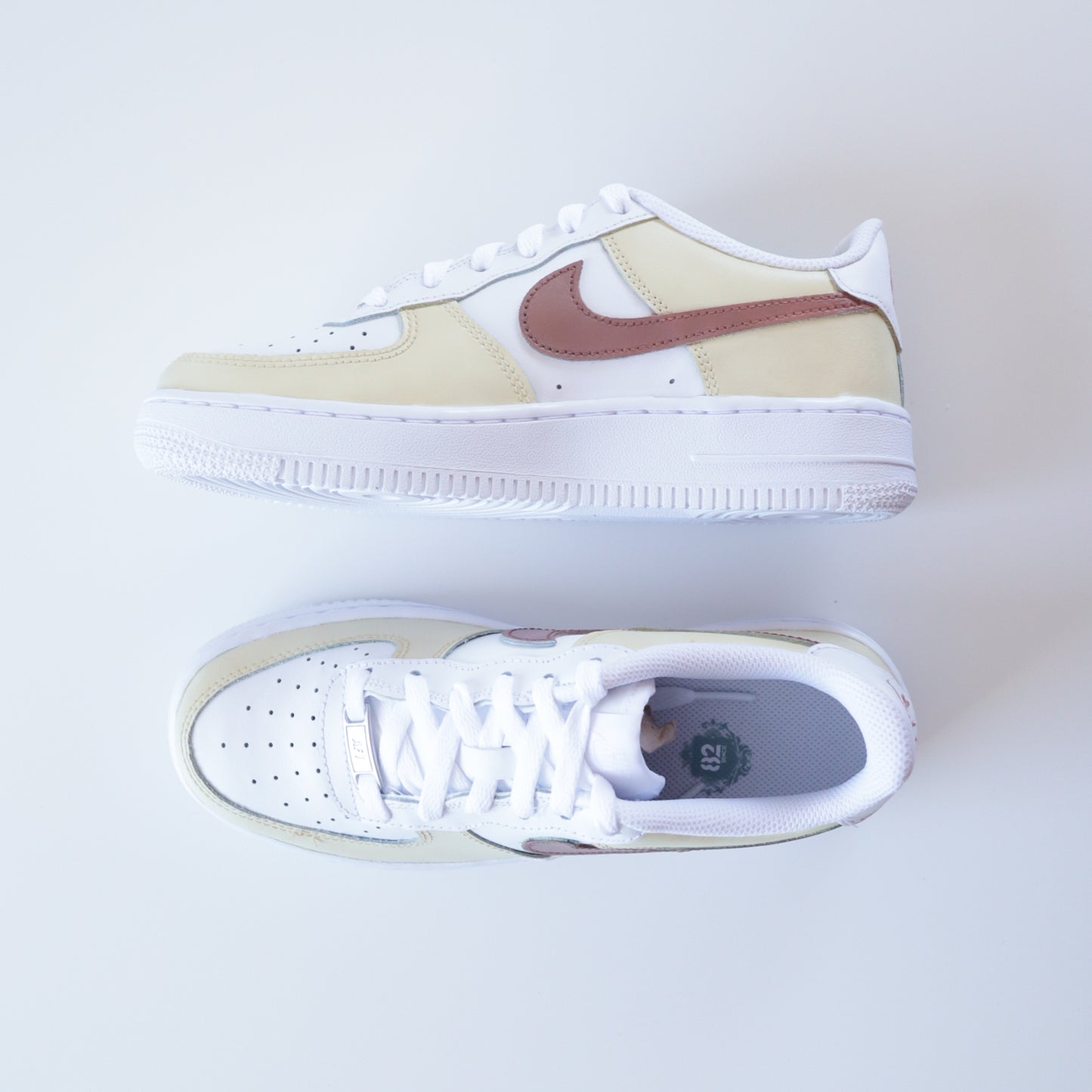 nike air force 1 cappuccino beige et marron baskets custom pour femme sand af1 personnalisable