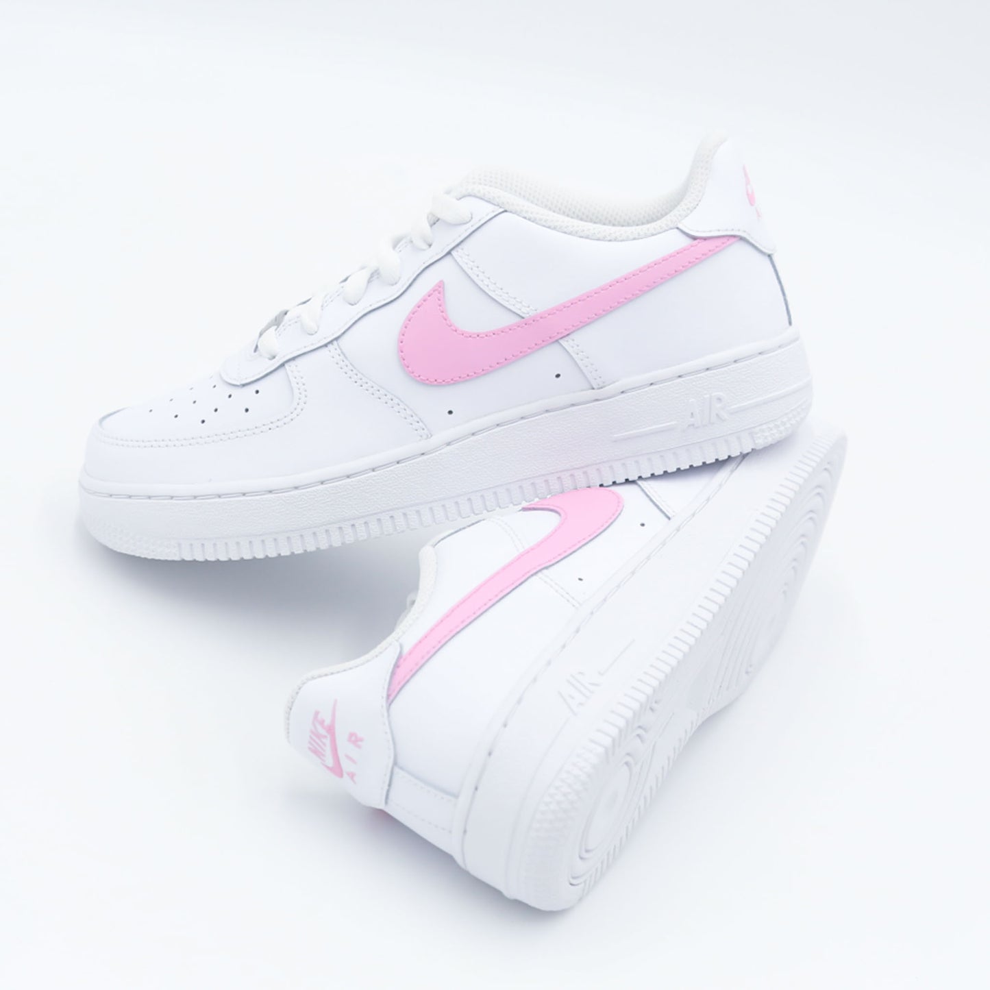 nike air force 1 custom femme swoosh rose bonbon cuir blanc baskets personnalisées girly streetwear coloré