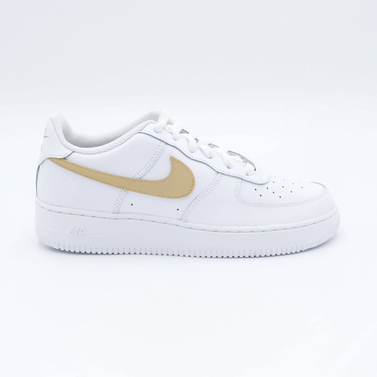 nike air force 1 custom femme swoosh beige sable cuir blanc baskets personnalisées ton naturel chic streetwear