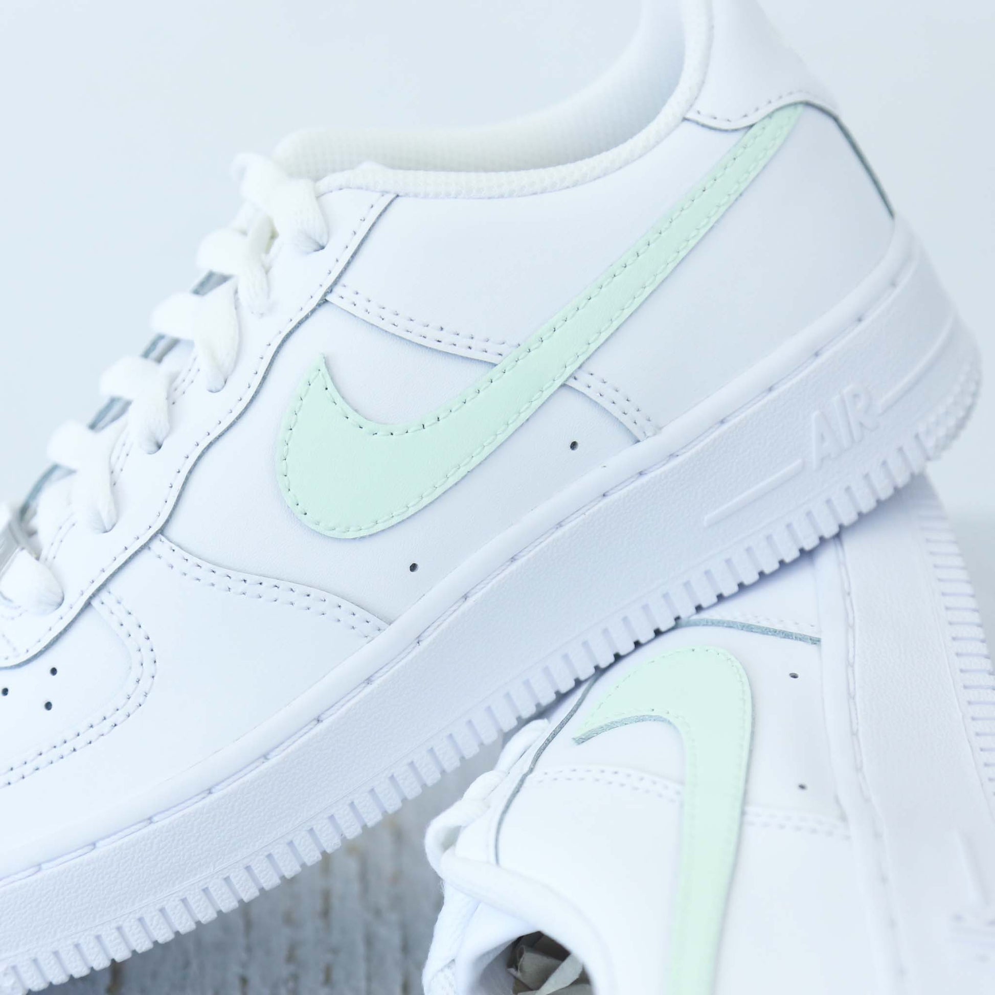 nike air force 1 custom swoosh menthe sneakers custom vert pastel pour femme af1 personnalisable enfants