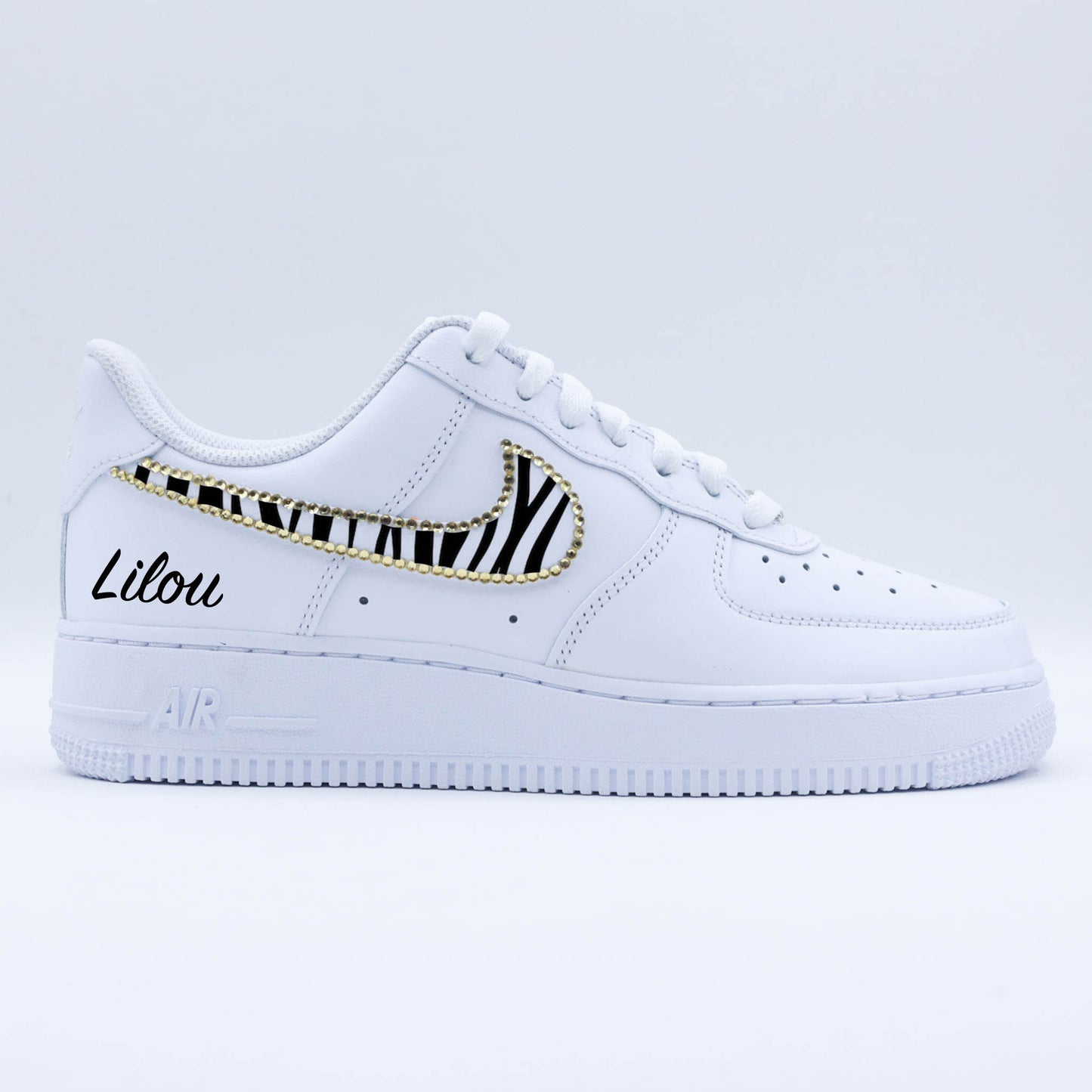 nike air force 1 custom strass dorées, sneakers custom zèbre pour femme, baskets personnalisées avec strass, idée cadeau fille, air force 1 mariage paillettes, chaussures de mariages sur mesure