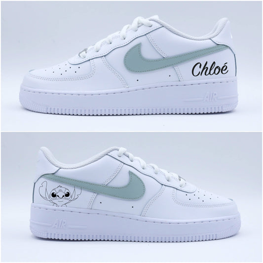 nike air force 1 stitch, baskets personnalisées thème disney pour fille, air force one custom lilo & stitch vert sauge, nike sage green, sneakers custom tendance 2025