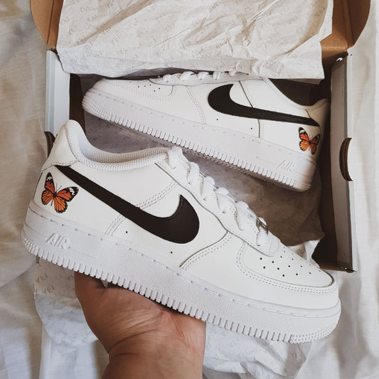 Air Force 1 Custom "Papillon Noir" – Sneakers personnalisées peintes à la main | Kings Custom