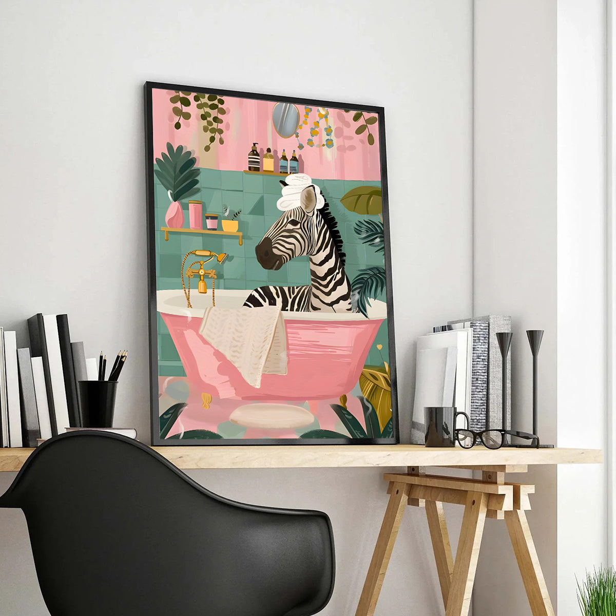 Affiche originale d’un zèbre dans une baignoire rose, poster déco tropicale, fun et colorée pour intérieur moderne et tendance.
