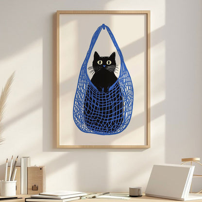 Affiche originale d’un chat noir assis dans un filet bleu, poster déco minimaliste et moderne pour intérieur tendance.