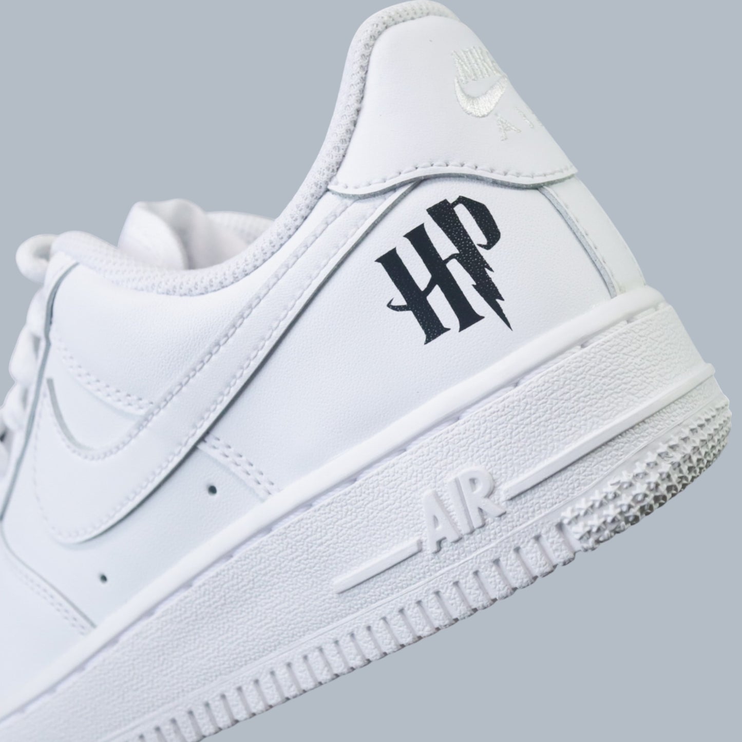 nike air force 1 harry potter baskets personnalisées logo poudlard sneakers custom femme