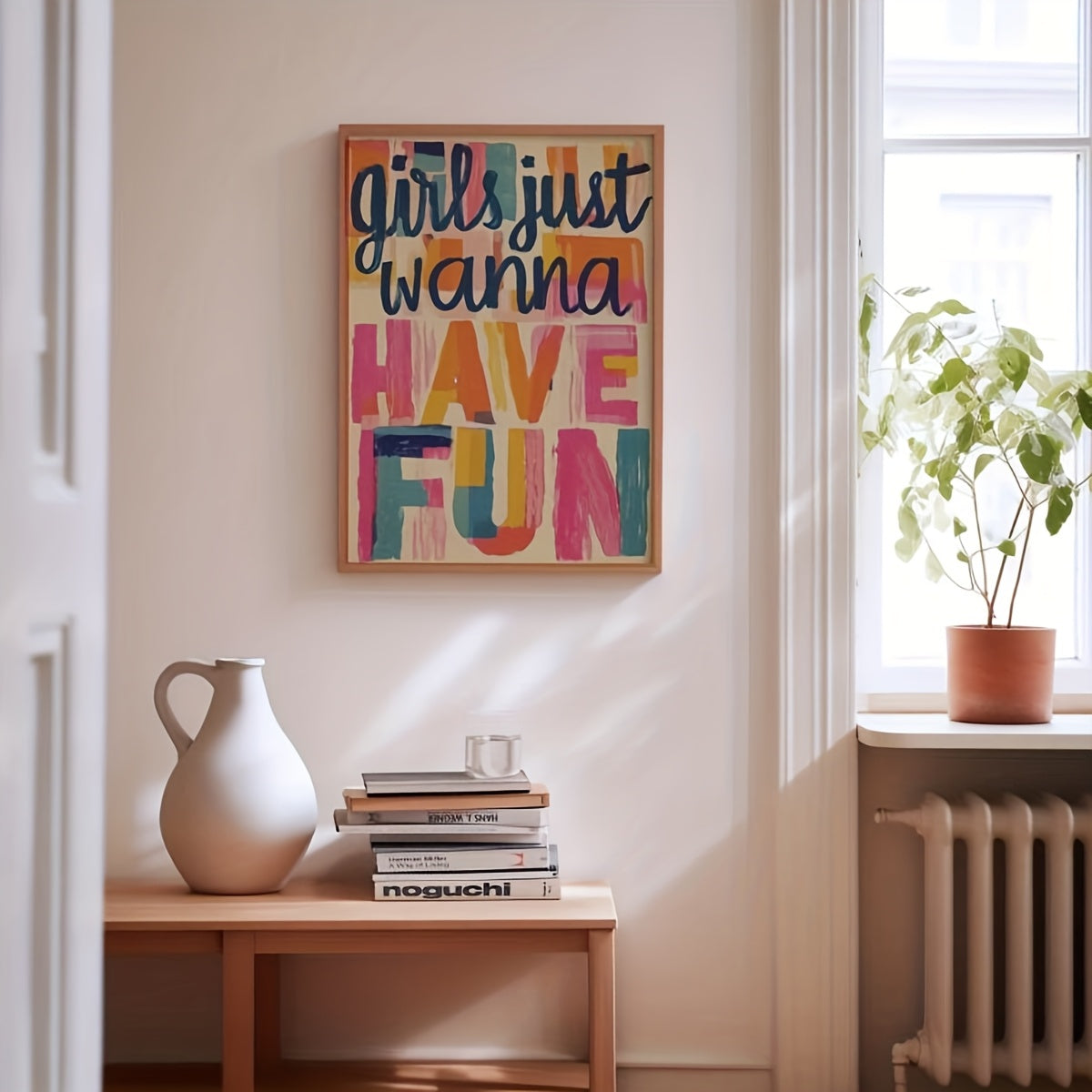 Affiche murale Girls Just Wanna Have Fun au style girly et coloré, décoration trendy et girl power pour intérieur moderne.