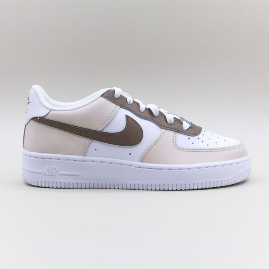 Nike Air Force 1 custom beige marron femme enfant – sneakers peintes à la main – modèle unique streetwear