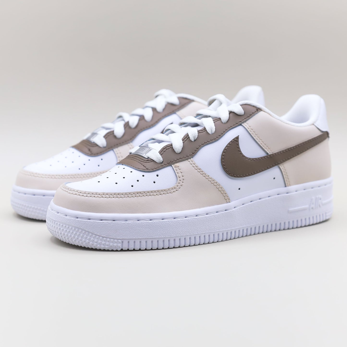 Nike Air Force 1 custom beige marron femme enfant – sneakers peintes à la main – modèle unique streetwear