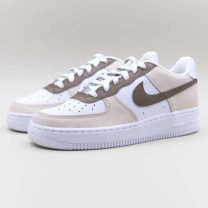 Nike Air Force 1 custom beige marron femme enfant – sneakers peintes à la main – modèle unique streetwear