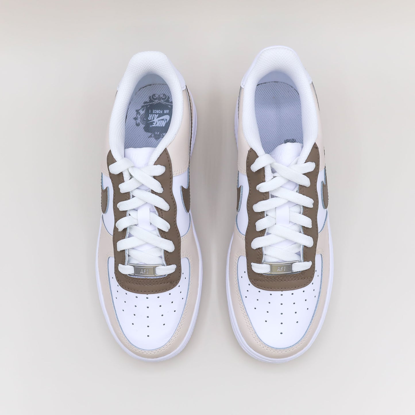 Nike Air Force 1 custom beige marron femme enfant – sneakers peintes à la main – modèle unique streetwear