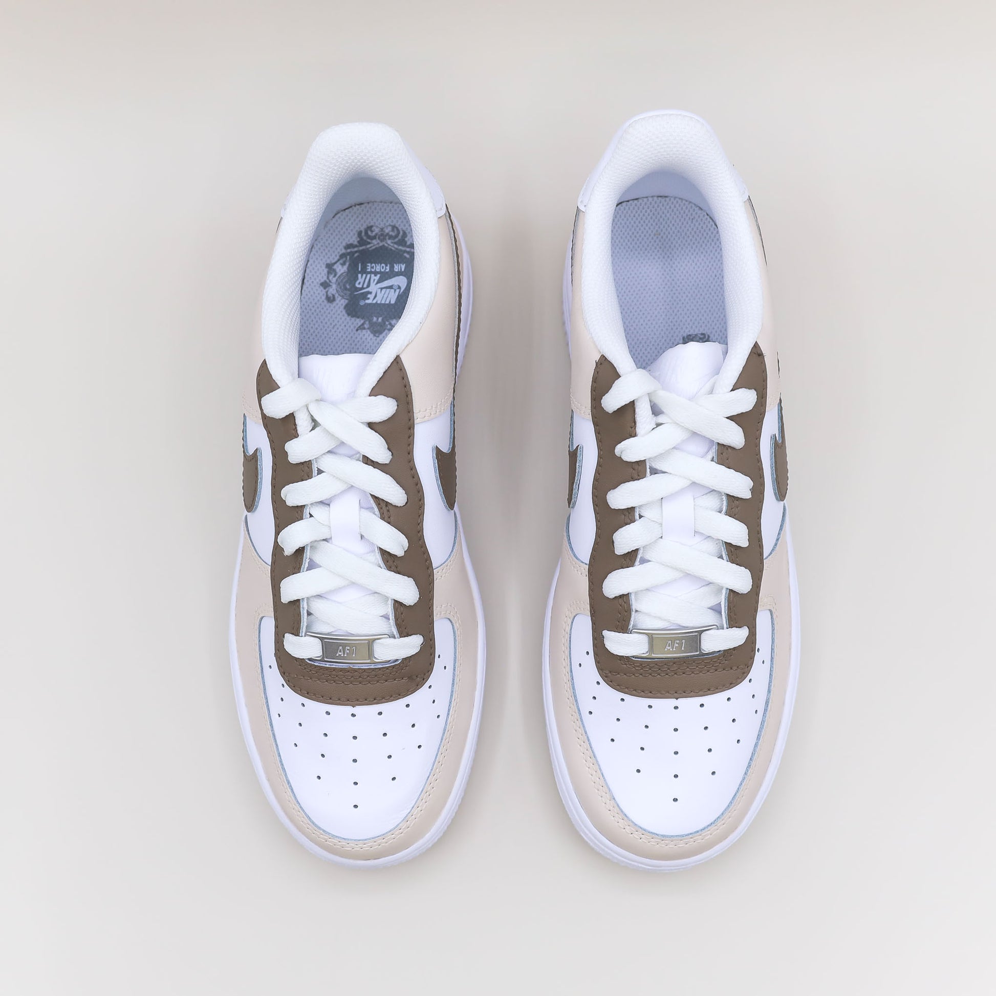 Nike Air Force 1 custom beige marron femme enfant – sneakers peintes à la main – modèle unique streetwear